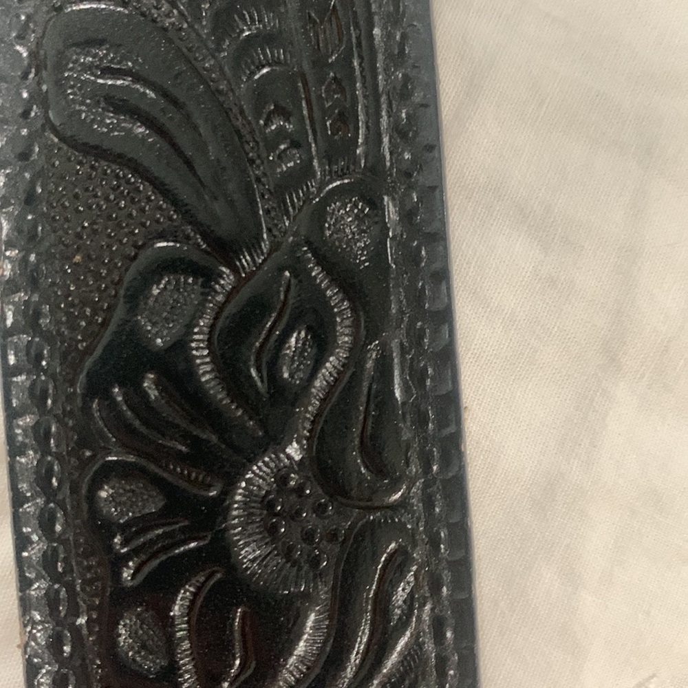 HAND TOOLED LEATHER BELT - Picture 7 of 13